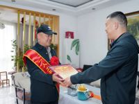 柳叶湖旅游度假区为立功军人家庭送喜报