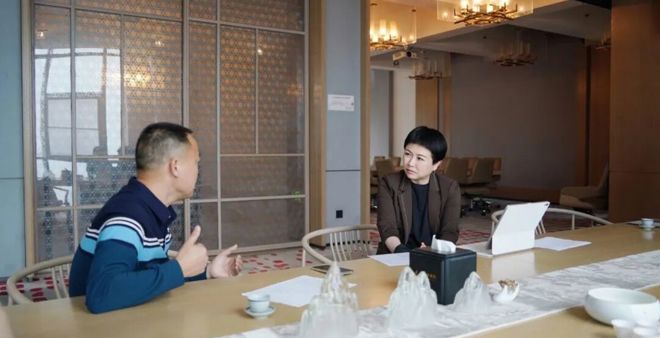 伍彩霞、贺吉敏开展“企业服务年”走访调研