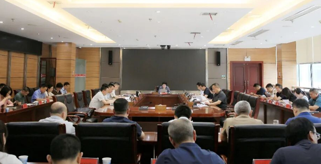 伍彩霞主持召开全区集中整治“新官不理旧账”突出问题专题调度会