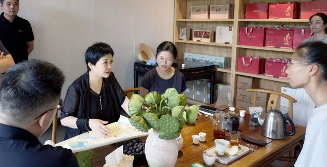 伍彩霞调研文旅康养、庭院经济：以康养聚人气 以庭院焕新貌 释放文旅消费新动能