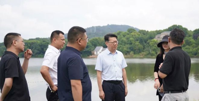 贺吉敏调研重点工作